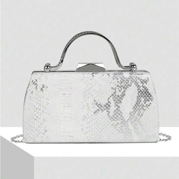 Elegant Silver and White Snakeskin Pattern Clutch Bag - Picture 1 of 11